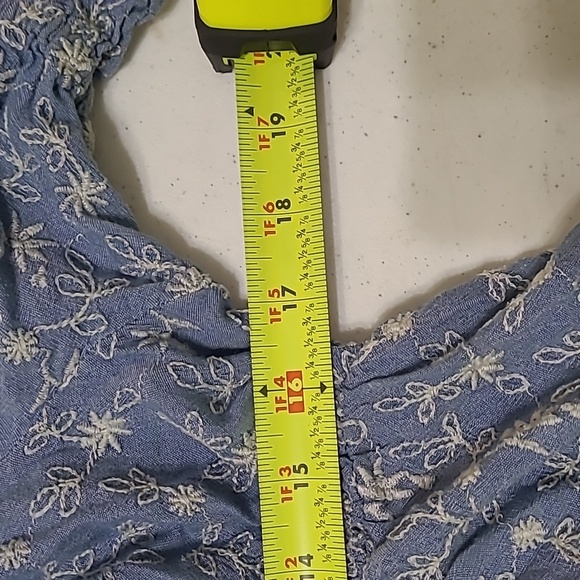 Old Navy blue top with embroidered floral pattern with puff sleeves size Large - Picture 7 of 7